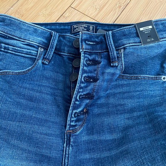 Abercrombie and Fitch jeans - Picture 3 of 7